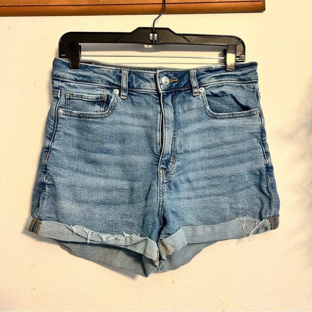 Classic Denim Roll-Cuff Women's Shorts - Light Blue